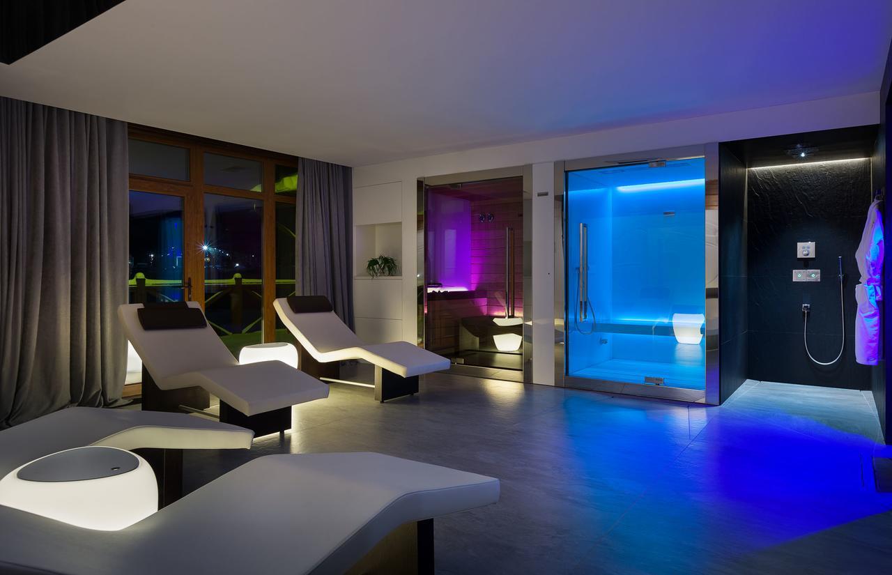 Equides Club Hotel Lesniki Eksteriør billede